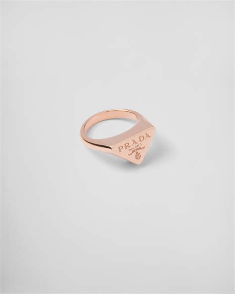 Eternal Gold signet ring in pink gold .